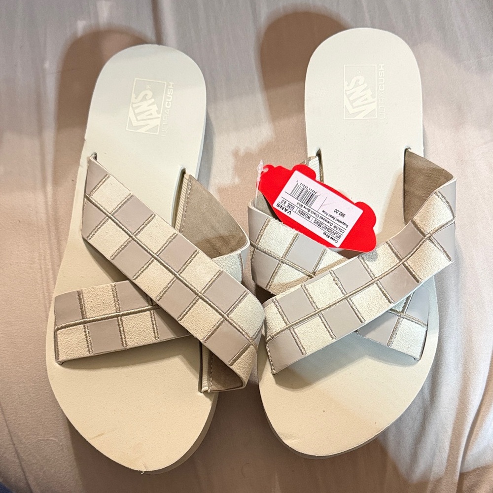 Vans Women's Beige and White Sandals